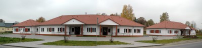 Budynek ośrodka zdrowia i biblioteki w Osiecznicy