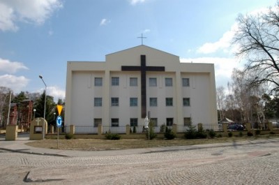 Przebudowa hali sportowej i budynku kościoła w Świętoszowie