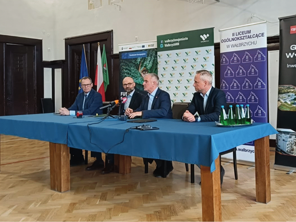 Nowy kontrakt: termomodernizacja II Liceum Ogólnokształcącego im. Hugona Kołłątaja w Wałbrzychu